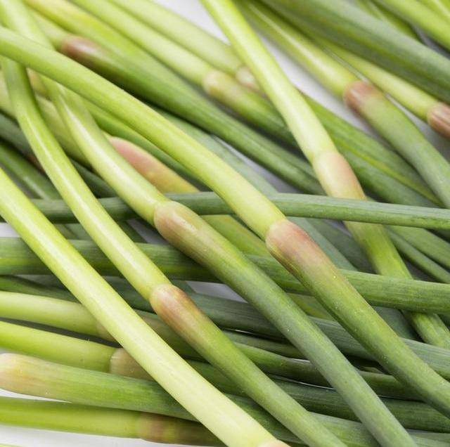 也是蒜苔 「红蒜苔」和「绿蒜苔」有什么区别？菜农告诉你【BJL平台集团】(图6)